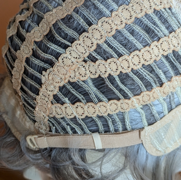 Sexy Short Wavy Curly Parting Synthetic Wig Gray The cap is medium/ regular size - Picture 11 of 11